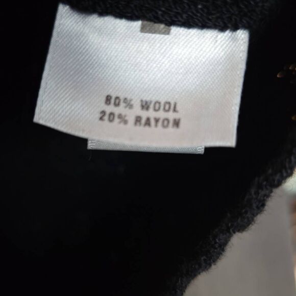 St. John Sport By Marie Gray Black Knit Sleeveless Top. Beaded Around the Neck a - Picture 5 of 10